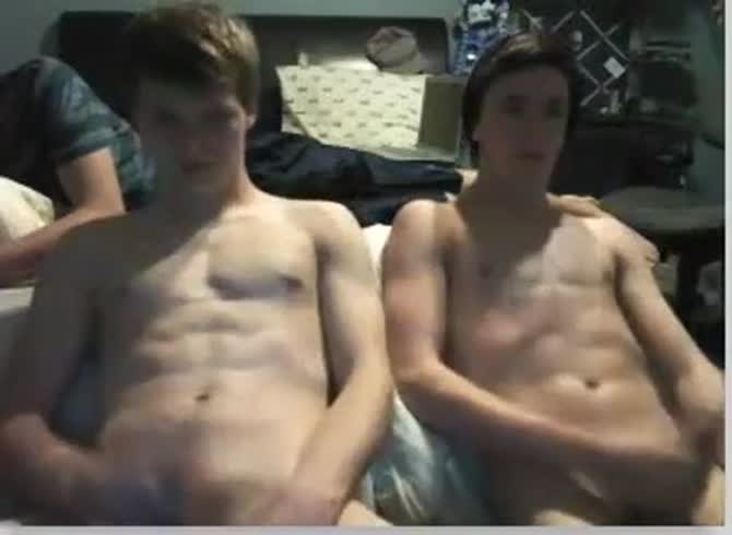 Video :Masculine twin brothers masturbating their long dick on cam